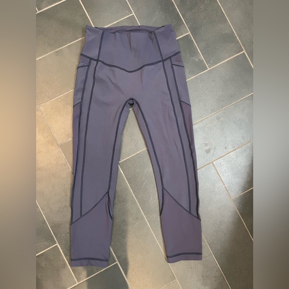 Lululemon All the Right Places 23”, Size 8, EUC, No front seam! - Picture 9 of 10